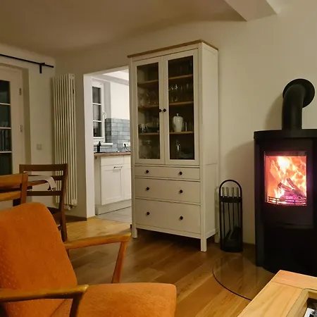 Casa de Férias Denkmal-ferienhaus In Dresden-hellerau Mit Sauna Und Kamin